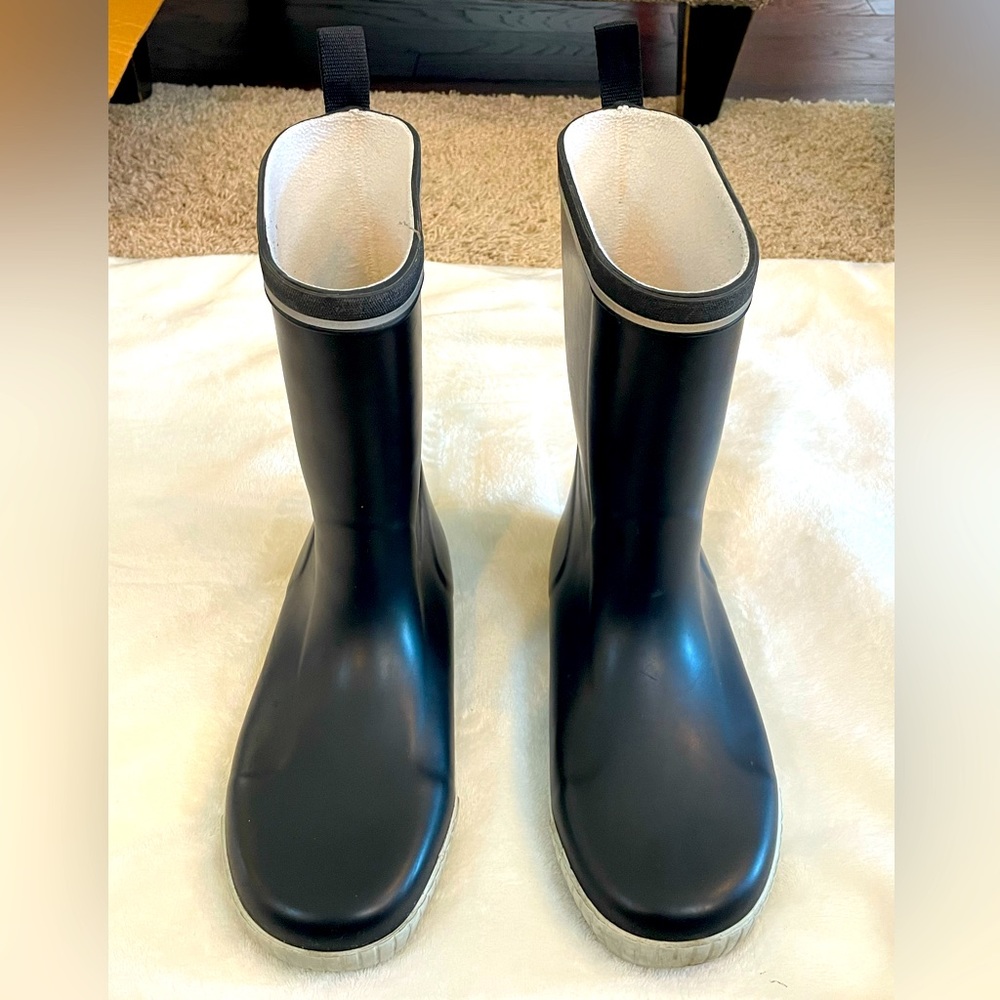 Women’s Tretorn black rain boots size 41 (8-8.5)